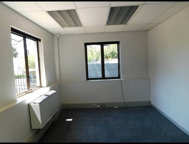 1,083M² OFFICE TO LET IN HYDE PARK